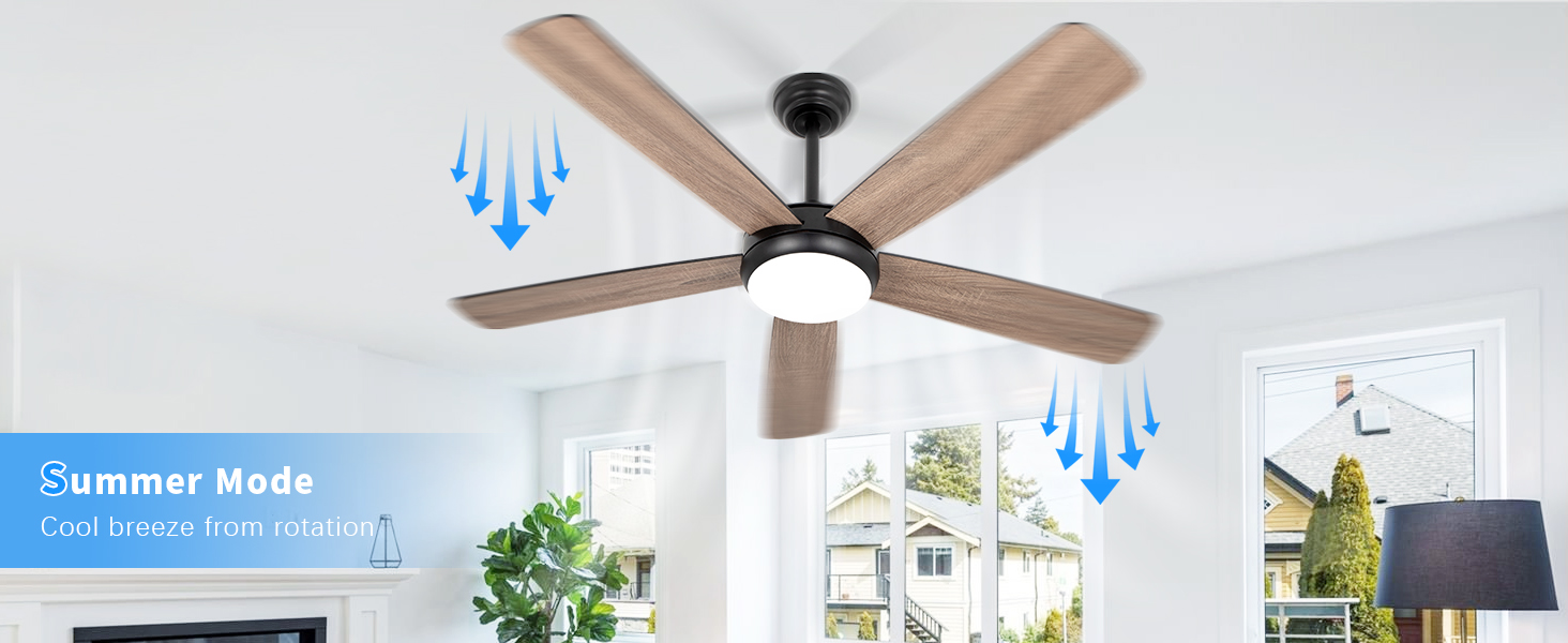 Ventilador de techo de madera con circulación de aire frío.