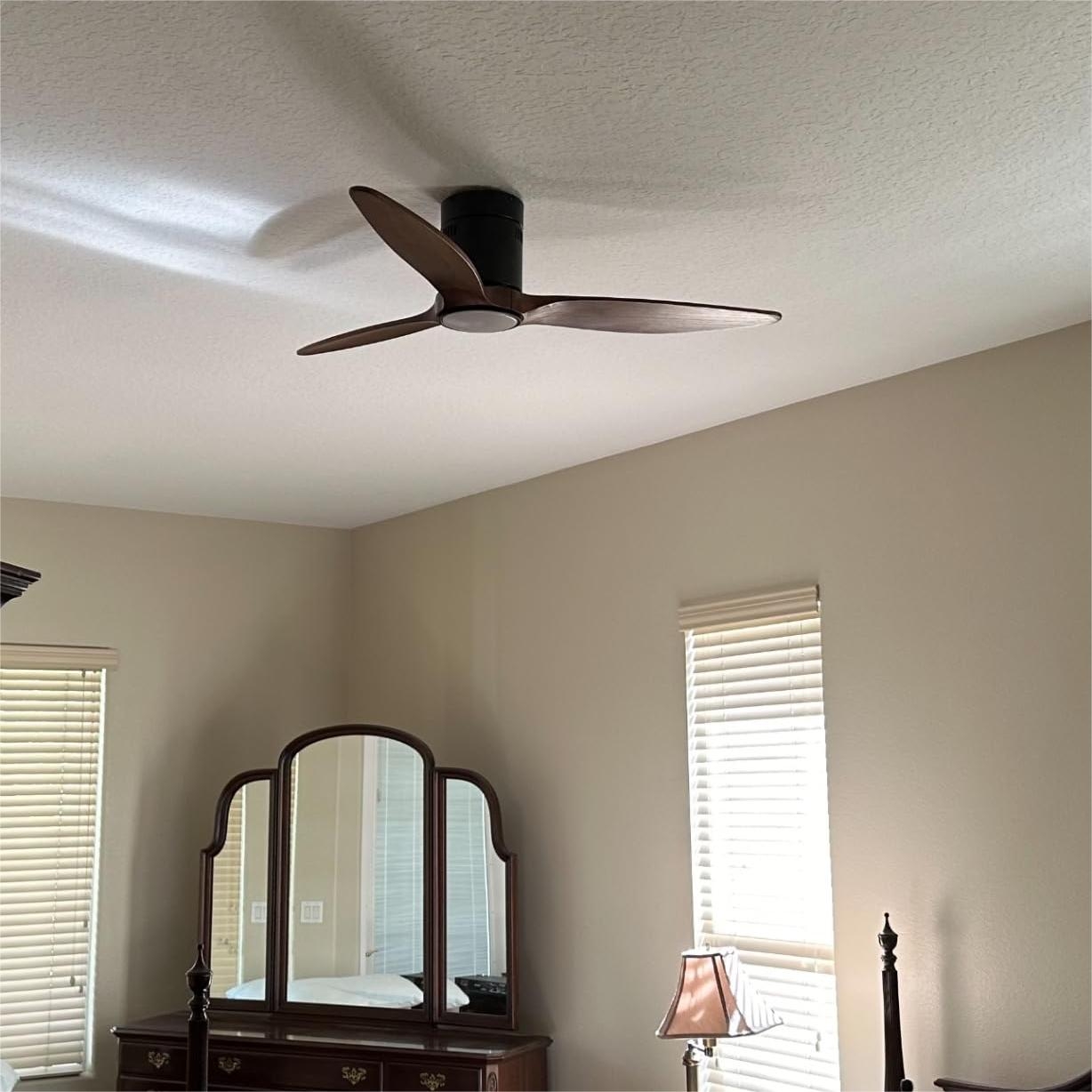 Luz de ventilador de techo marrón